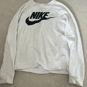 super cute white nike crewneck. size women’s xs!!